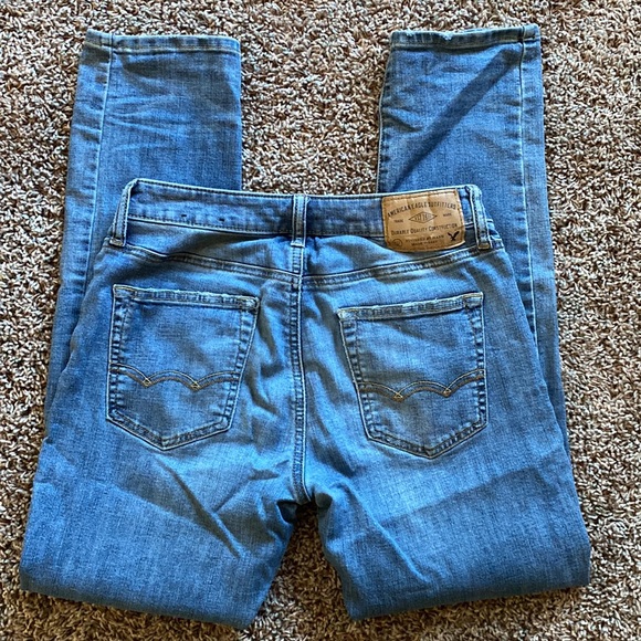 Light washed distressed 29x30 Jeans American Eagle - Picture 3 of 6